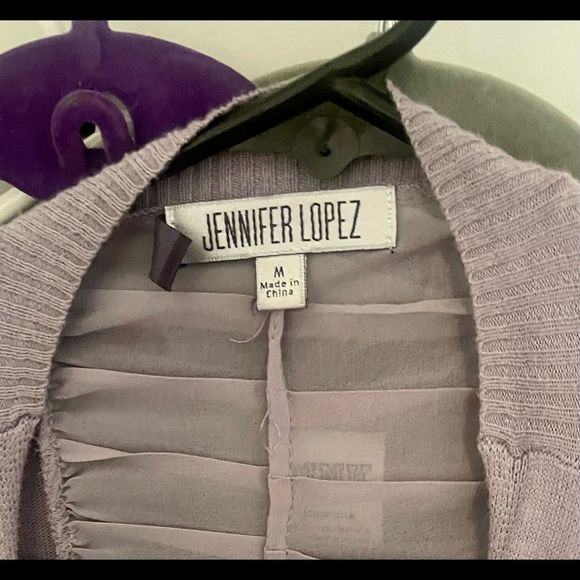 Jennifer Lopez sweater - Picture 2 of 6